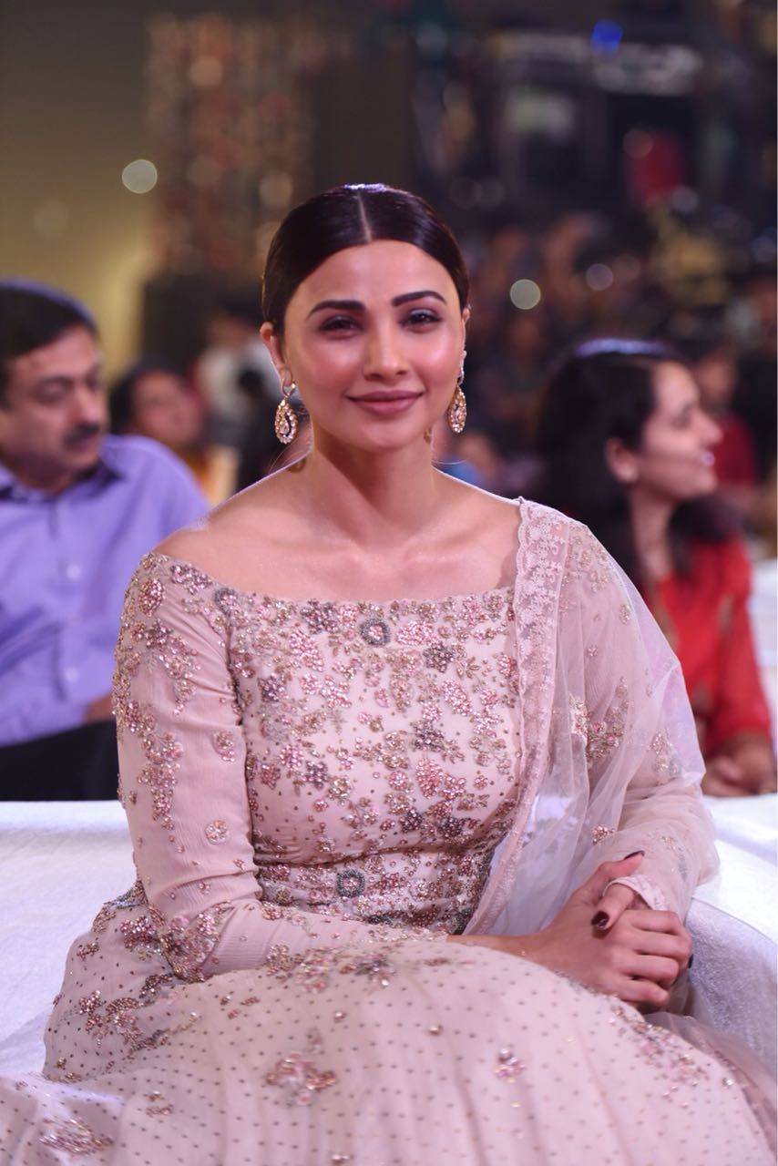 daisy shah 1